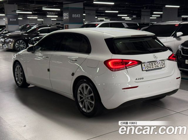 Mercedes-Benz A-Class (W177) A220 Hatchback 2020 — фото 4