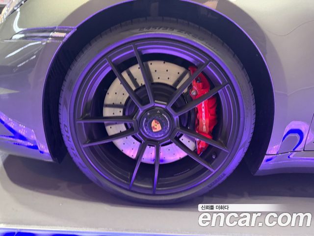 Porsche 911 (992) Carrera 4 GTS Cabriolet 2023 — фото 21