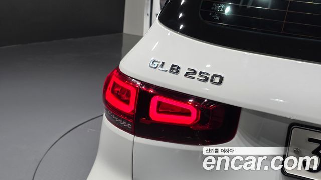 Mercedes-Benz GLB-Class (X247) GLB250 4MATIC 2021 — фото 23