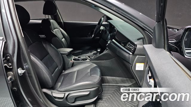 Kia Niro 1.6 HEV Noblesse Special 2021 — фото 26