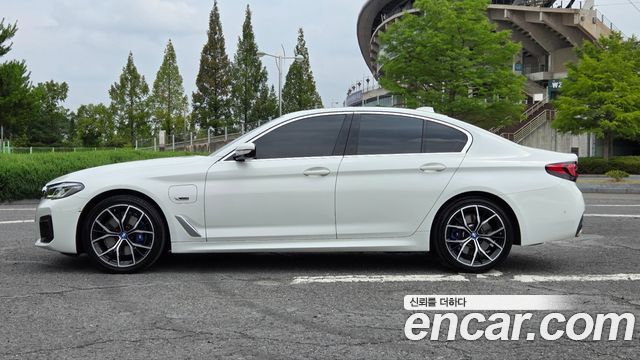 BMW 5 Series (G30) 530e M Sport 2022 — фото 24