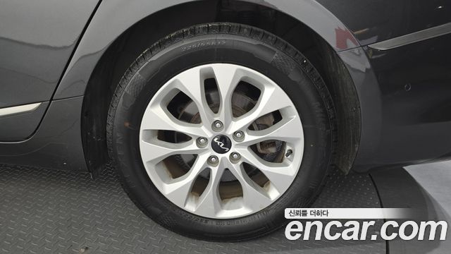 Kia K8 2.5 Gasoline 2WD Noblesse 2022 — фото 21