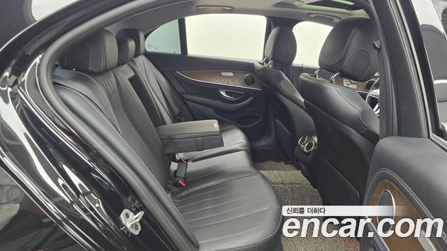 Mercedes-Benz E-Class (W213) E220d Exclusive 2019 — фото 11