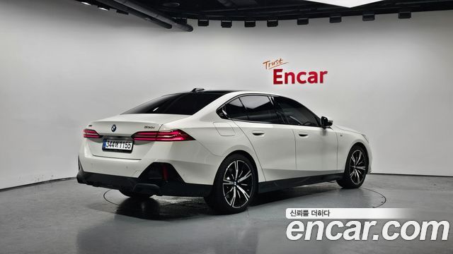 BMW 5 Series (G60) 530i xDrive M Sport 2025 — фото 2