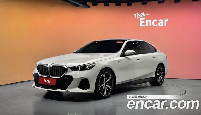 BMW 5 Series (G60) 530i xDrive M Sport 2025 — фото 1