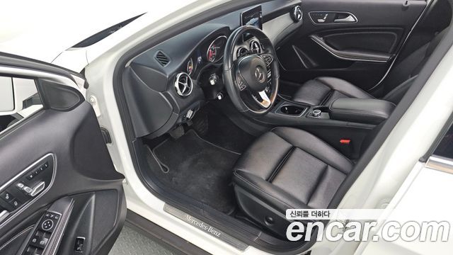 Mercedes-Benz GLA-Class (X156) GLA220 Premium 2019 — фото 10