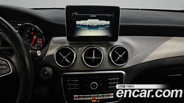 Mercedes-Benz GLA-Class (X156) GLA220 Premium 2019 — фото 14