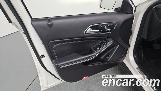 Mercedes-Benz GLA-Class (X156) GLA220 Premium 2019 — фото 24