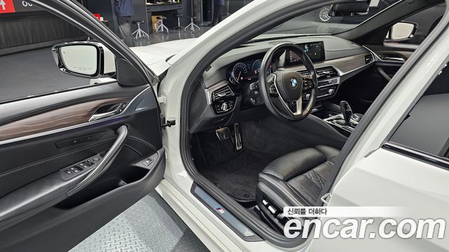 BMW 5 Series (G30) 530i xDrive M Sport Package Plus 2017 — фото 10