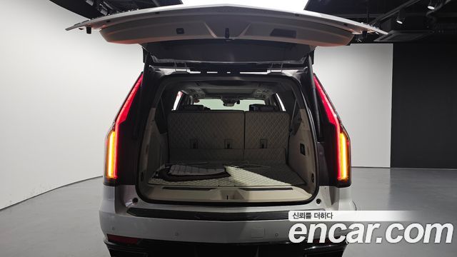 Cadillac Escalade (V) 6.2 ESV ESV Sports Platinum 2023 — фото 36