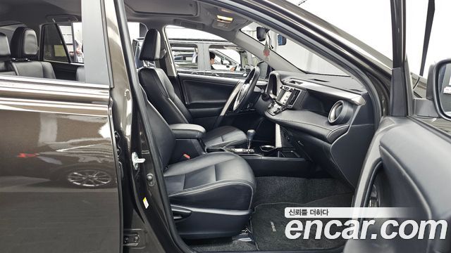 Toyota RAV4 2.5 2WD 4th 2017 — фото 11