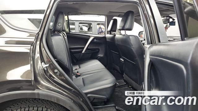 Toyota RAV4 2.5 2WD 4th 2017 — фото 12
