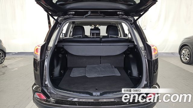 Toyota RAV4 2.5 2WD 4th 2017 — фото 20