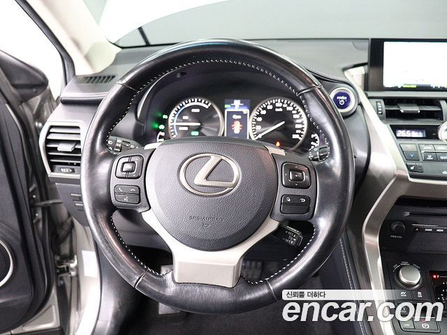 Lexus NX300h Supreme 2017 — фото 8