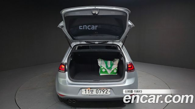 Volkswagen Golf (VII) 2.0 TDI 2015 — фото 19