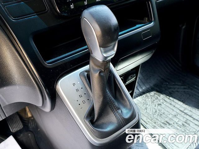 Hyundai Staria Tourer 11-Seater Modern 2023 — фото 9