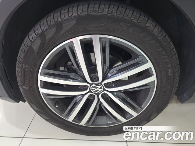 Volkswagen Tiguan (II) 2.0 TDI Prestige 2023 — фото 20