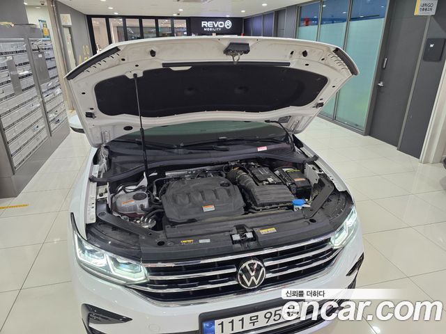 Volkswagen Tiguan (II) 2.0 TDI Prestige 2023 — фото 21