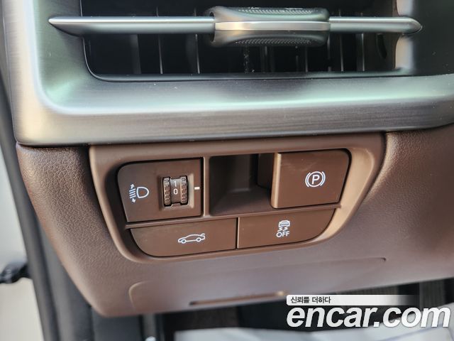 Hyundai Grandeur (GN7) 2,5 Gasoline 2WD Premium 2023 — фото 18