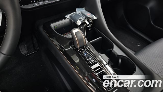 Toyota Crown Crossover 2.4 4WD Dual Boost HYbrid 2026 — фото 9
