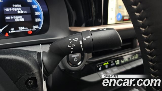 Toyota Crown Crossover 2.4 4WD Dual Boost HYbrid 2026 — фото 16