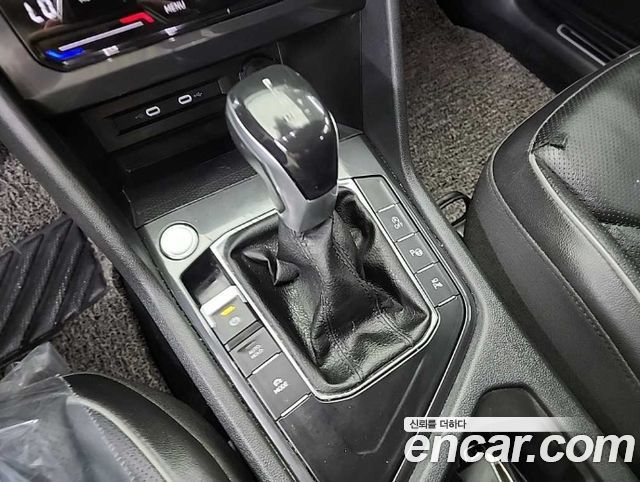 Volkswagen Tiguan Allspace 2.0 TSI Prestige 2022 — фото 8