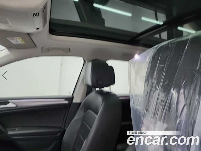 Volkswagen Tiguan Allspace 2.0 TSI Prestige 2022 — фото 18