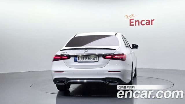 Mercedes-Benz E-Class (W213) E250 AMG Line 2023 — фото 4