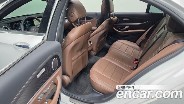 Mercedes-Benz E-Class (W213) E250 AMG Line 2023 — фото 12
