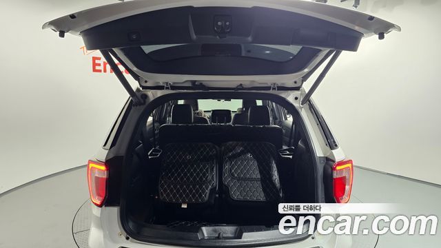 Ford Explorer 2.3 Limited 4WD 5th 2019 — фото 20