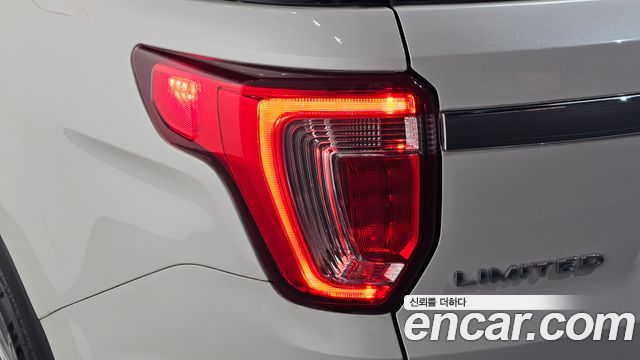Ford Explorer 2.3 Limited 4WD 5th 2019 — фото 23