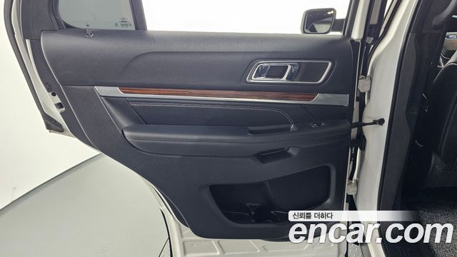 Ford Explorer 2.3 Limited 4WD 5th 2019 — фото 25