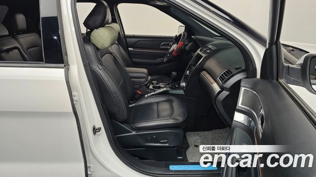 Ford Explorer 2.3 Limited 4WD 5th 2019 — фото 26