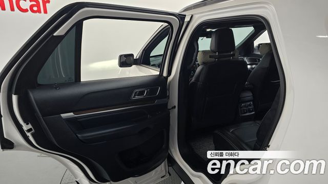 Ford Explorer 2.3 Limited 4WD 5th 2019 — фото 27
