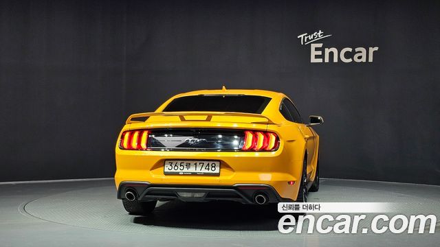 Ford Mustang Coupe 2022 — фото 4
