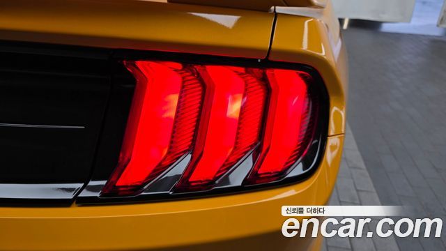 Ford Mustang Coupe 2022 — фото 23