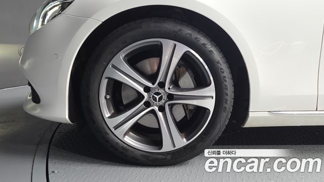 Mercedes-Benz E-Class (W213) E300 Avantgarde 2019 — фото 21