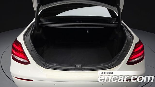 Mercedes-Benz E-Class (W213) E300 Avantgarde 2019 — фото 27