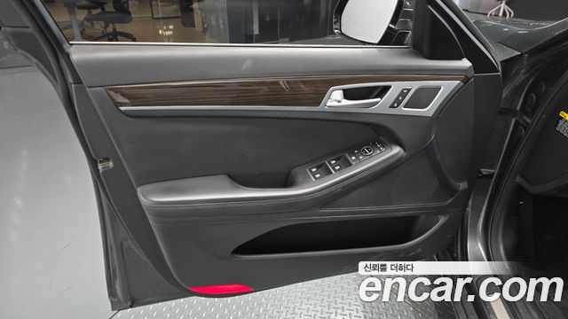 Genesis G80 3.3 GDI AWD Luxury 2017 — фото 24