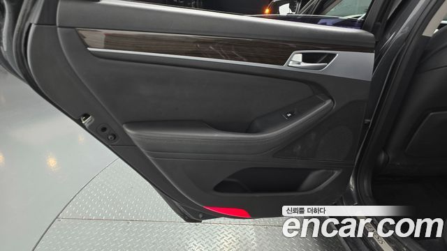 Genesis G80 3.3 GDI AWD Luxury 2017 — фото 25