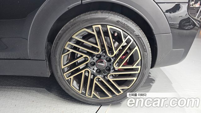 MINI Cooper S Clubman JCW Untold Edition 2nd Gen 2024 — фото 21