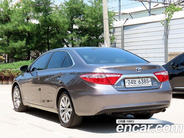 Toyota Camry Hybrid XLE 2017 — фото 3