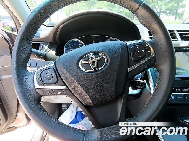 Toyota Camry Hybrid XLE 2017 — фото 8