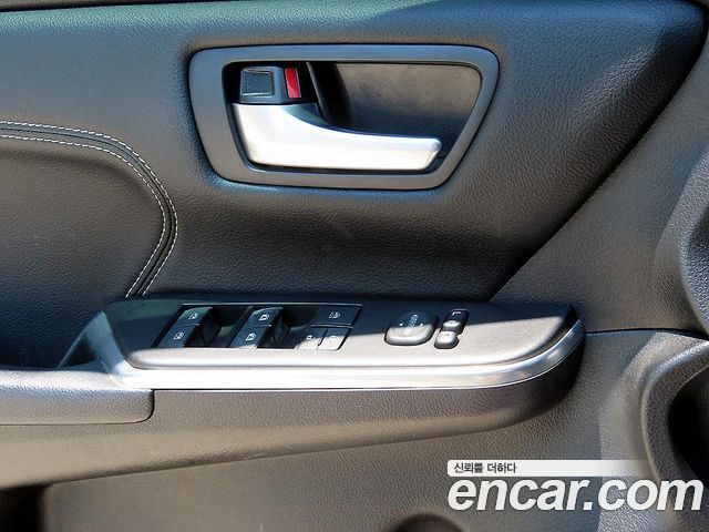 Toyota Camry Hybrid XLE 2017 — фото 15