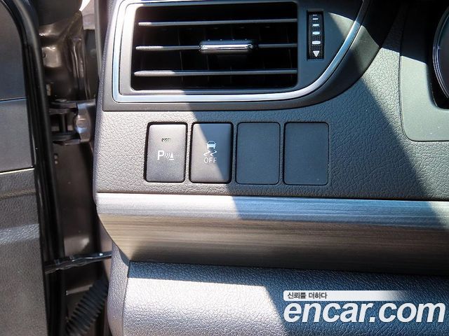 Toyota Camry Hybrid XLE 2017 — фото 16