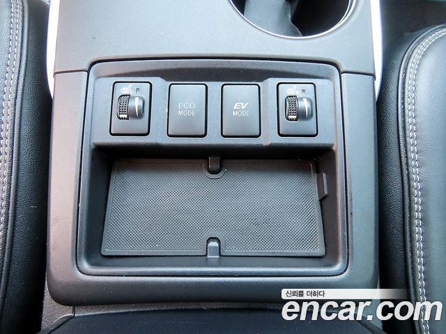 Toyota Camry Hybrid XLE 2017 — фото 17