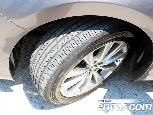 Toyota Camry Hybrid XLE 2017 — фото 24