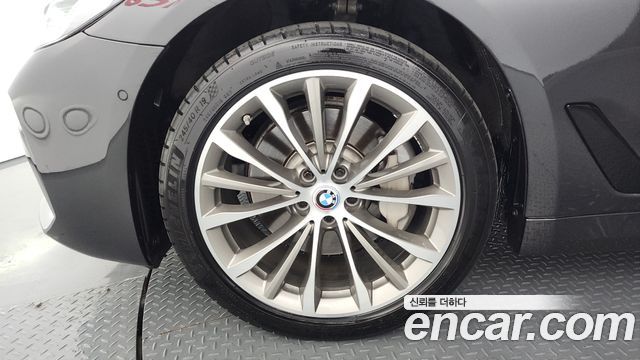 BMW 5 Series (G30) 540i xDrive Luxury Plus 2018 — фото 5