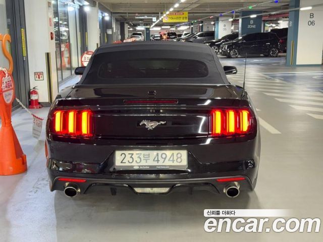 Ford Mustang Convertible 2017 — фото 5
