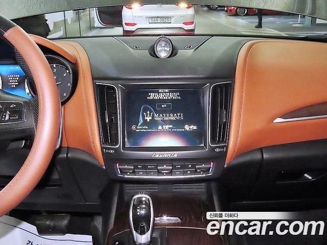 Maserati Levante 3.0 Diesel AWD Premium 2017 — фото 11